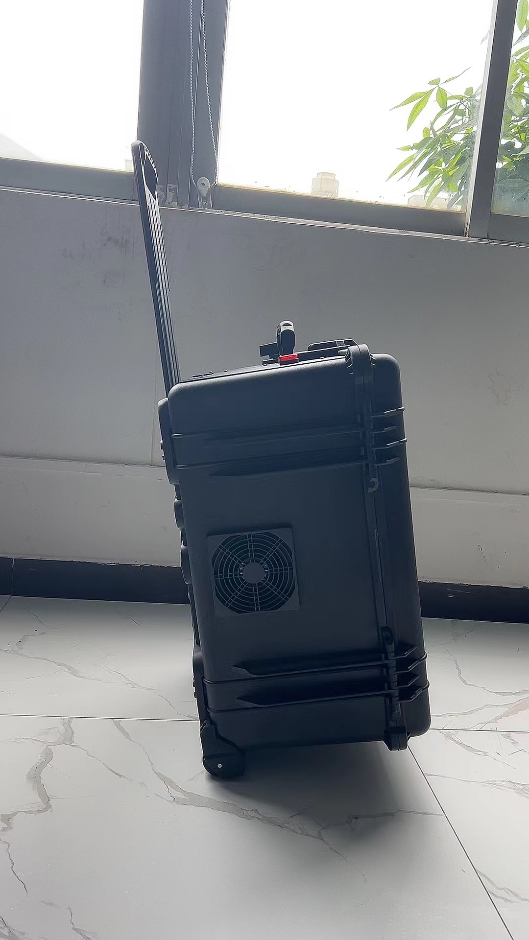 红塔手拉箱型移动通信干扰器